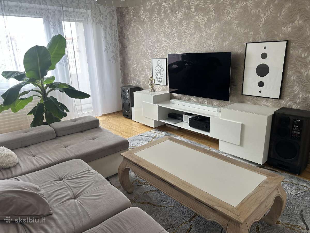 Erdvus perplanuotas 3 K. Butas Su holu+ 2 balkonai