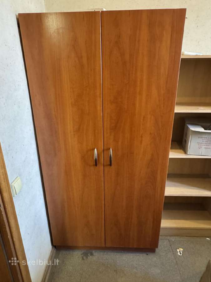 Skubiai Parduodame Spintą