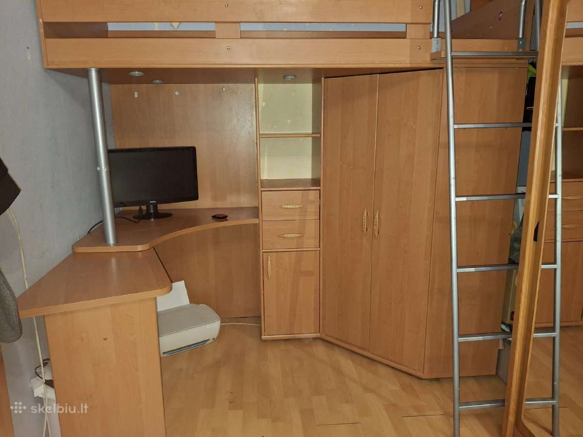 Dviaukštė lova su stalu ir spinta