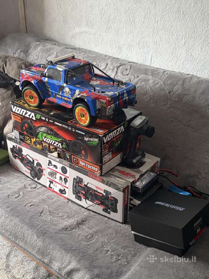 Praduodu 3 RC modelius 1:8 scale
