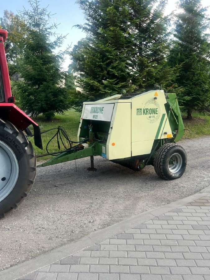 Presas riša šniūru kaušas su prispaudėju