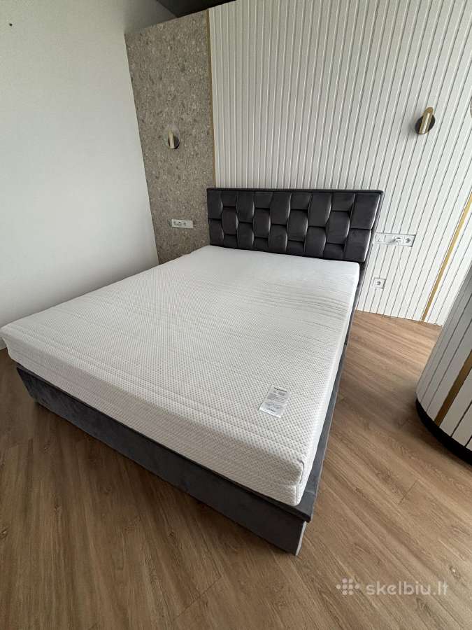 Dvigulė lova su lonas čiužiniu 160