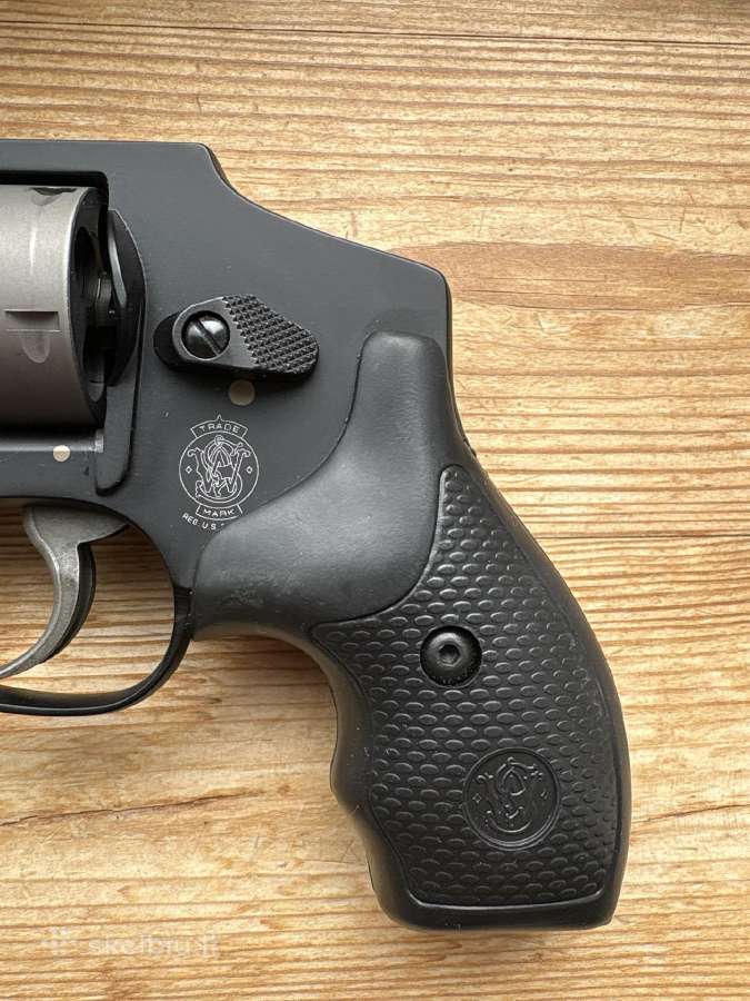 S&w j-frame rankena ieškau
