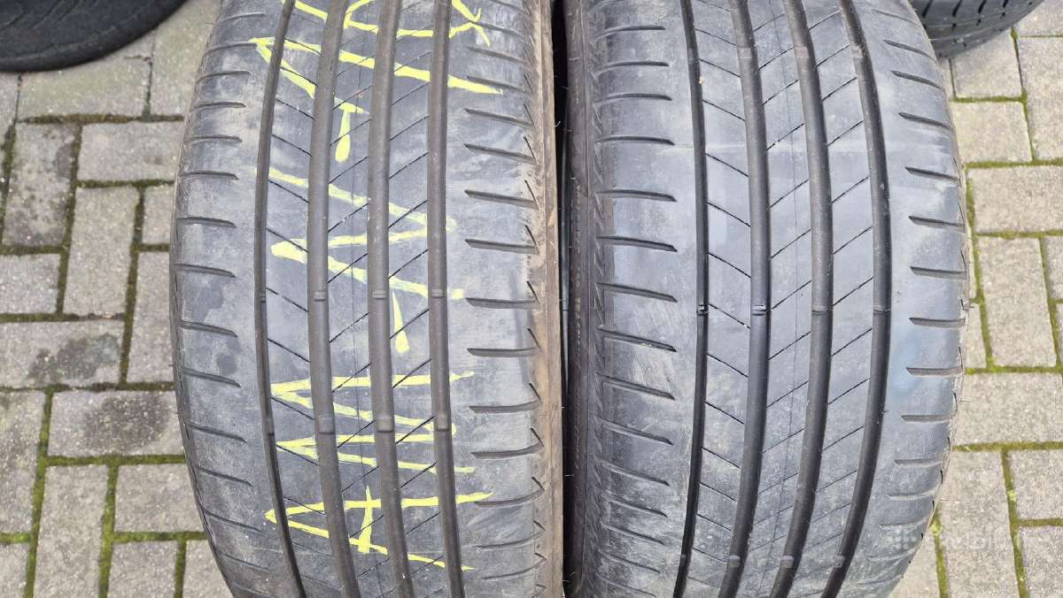Dvi geros vasarinės 225/40 R18 Bridgestone