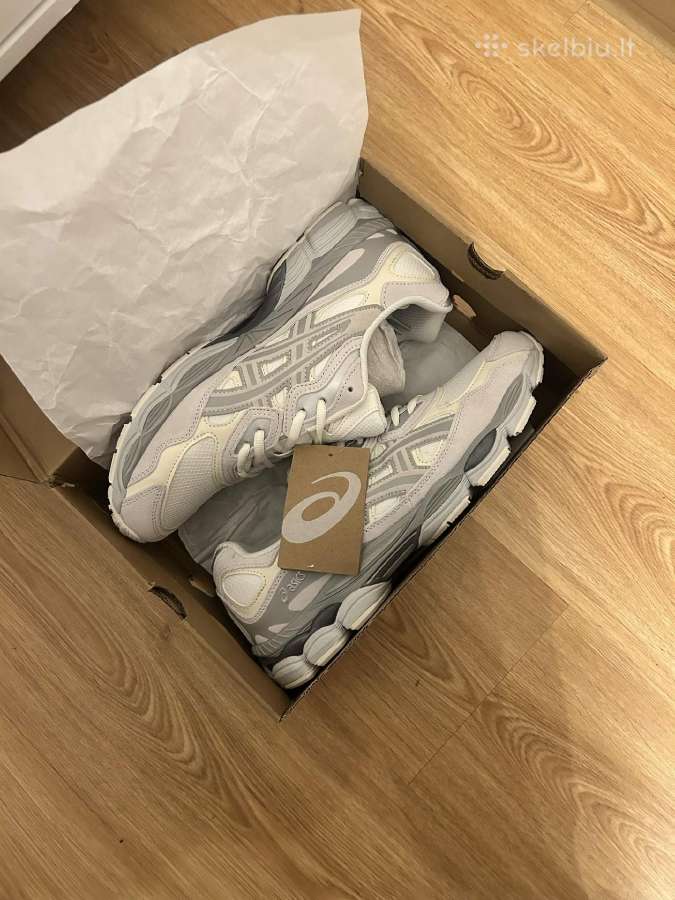 Asics Batai