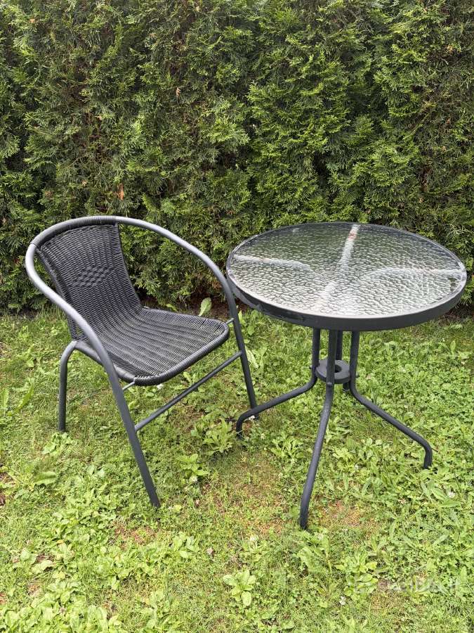 Stiklinis lauko staliukas su kėde
