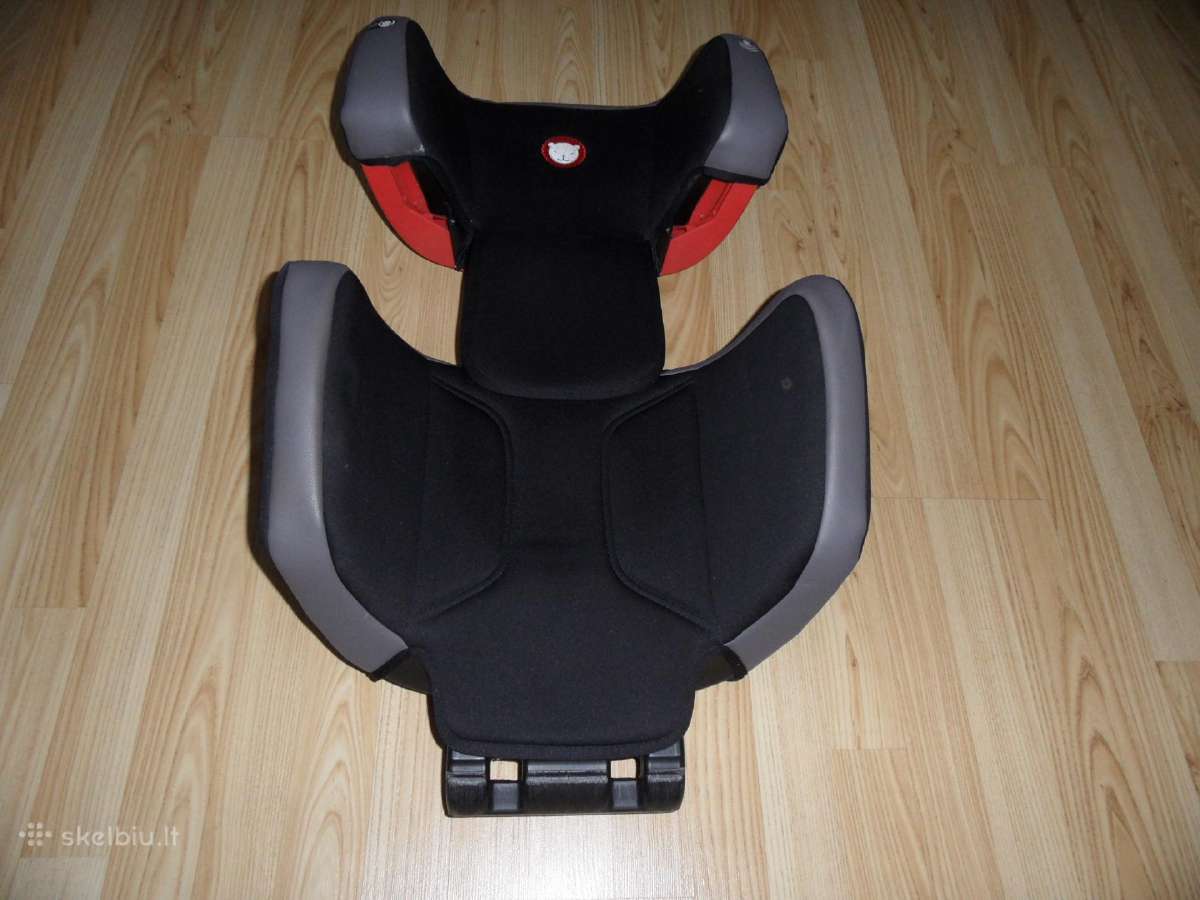 Automobilyje sedima vaikiska kedute 35e - nuotraukos Nr. 2