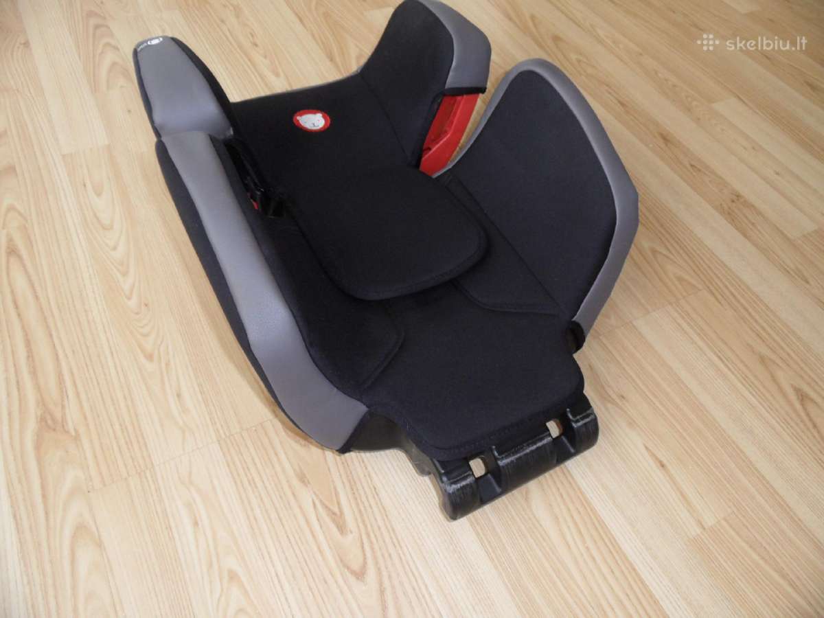 Automobilyje sedima vaikiska kedute 35e - nuotraukos Nr. 5