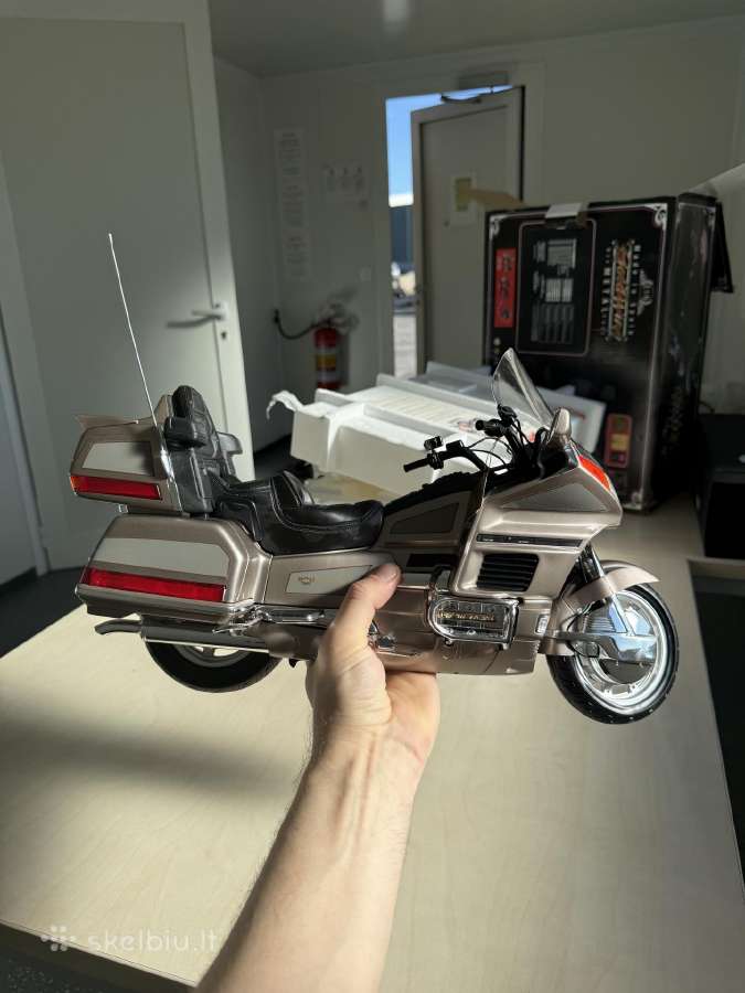 Motociklo modelis Honda Goldwing 1500 Se1:6 ma