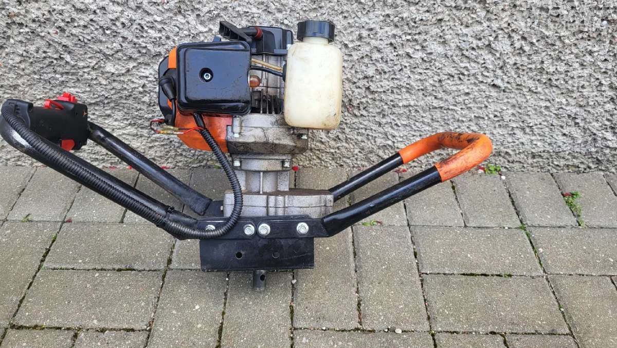 Benzininis žemės grąžtas 120 eur