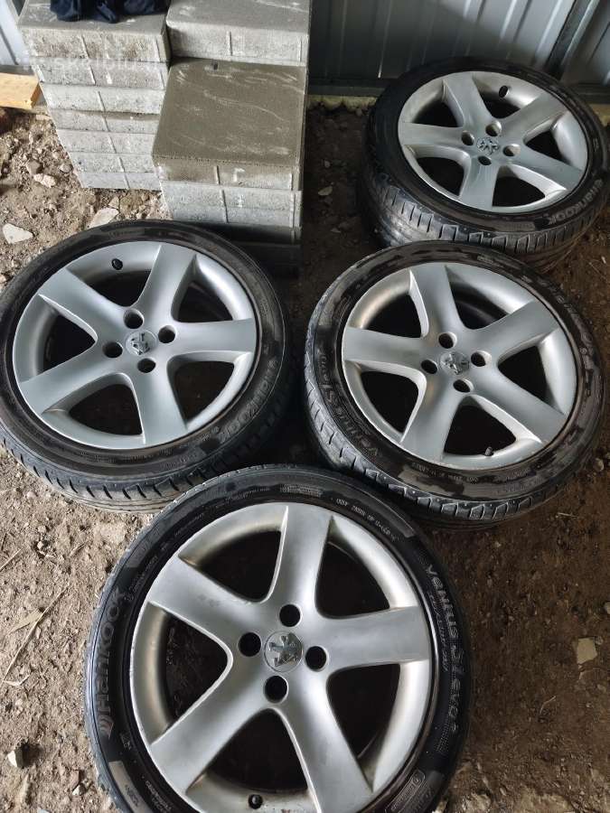 Peugeot lieti ratlankiai su padangom