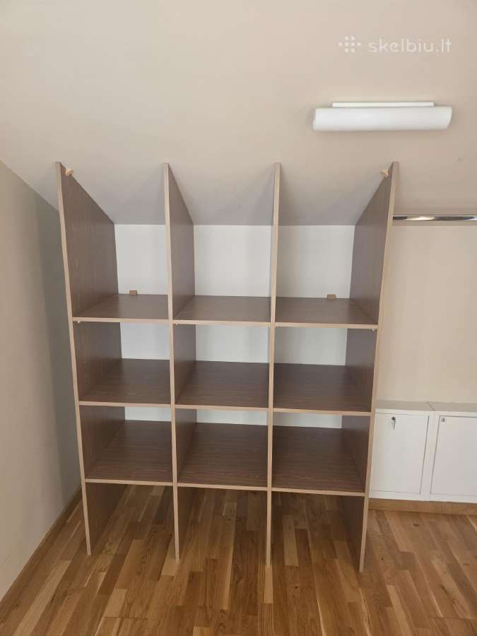 Dovanoju lentynas ir kabyklą