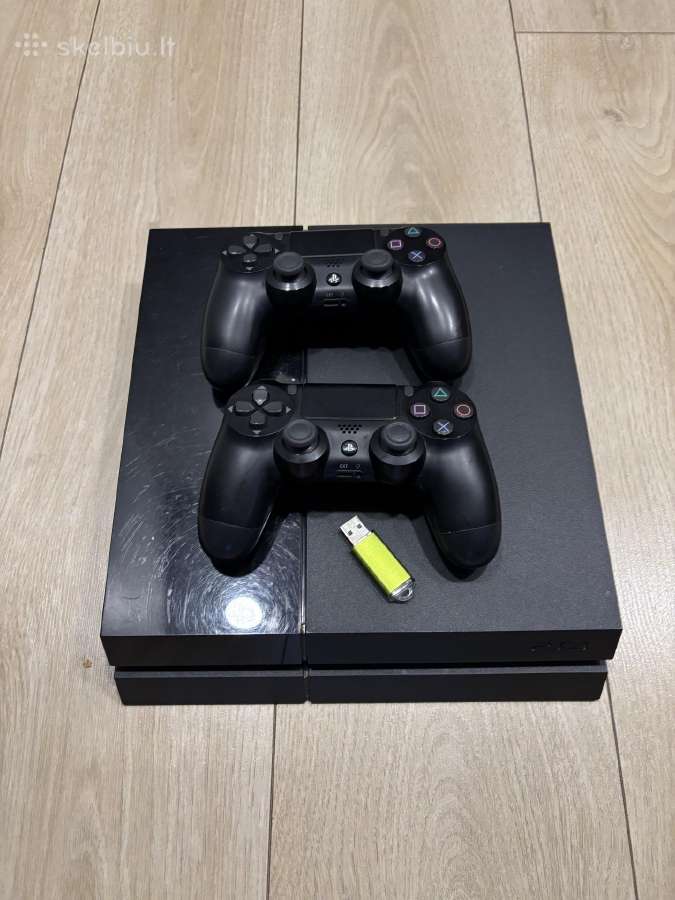 Playstation 4 nulaužtas 2 pulteliai