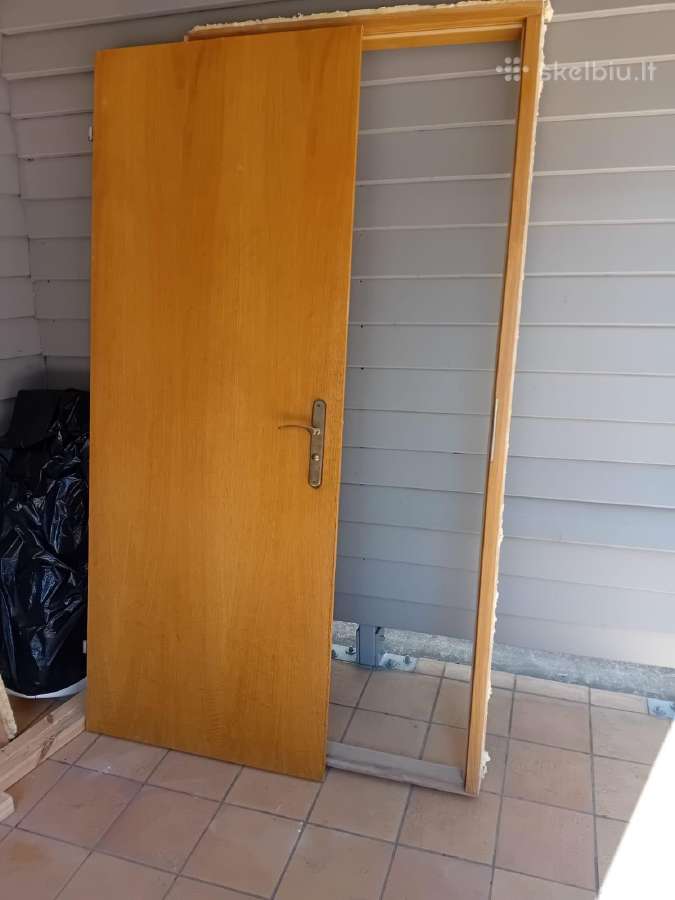 Vidaus faneruotos kairinės durys, du vienetai
