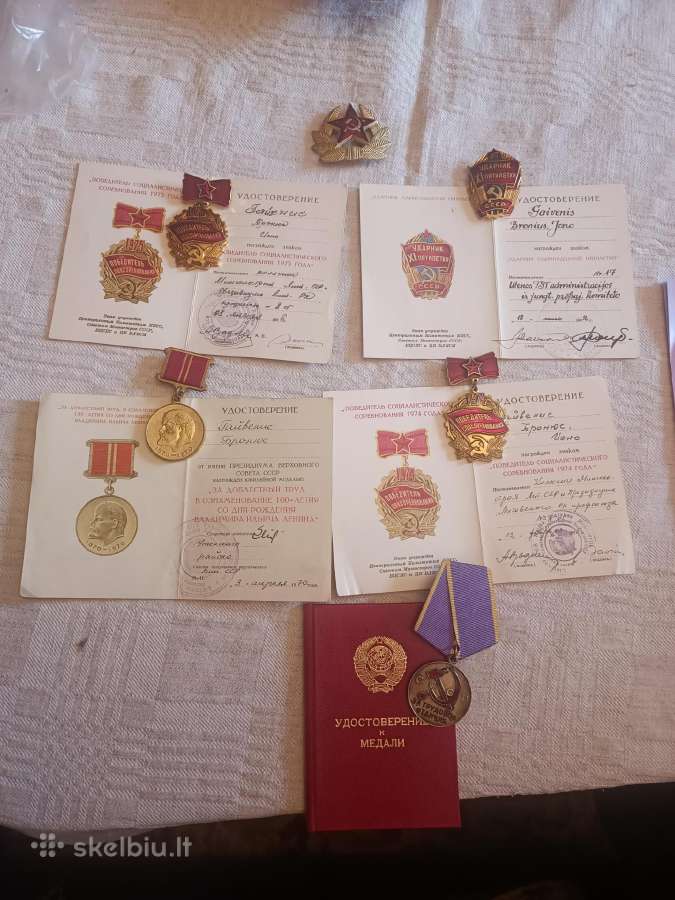 Sovietiniai medaliai su dokumentūra