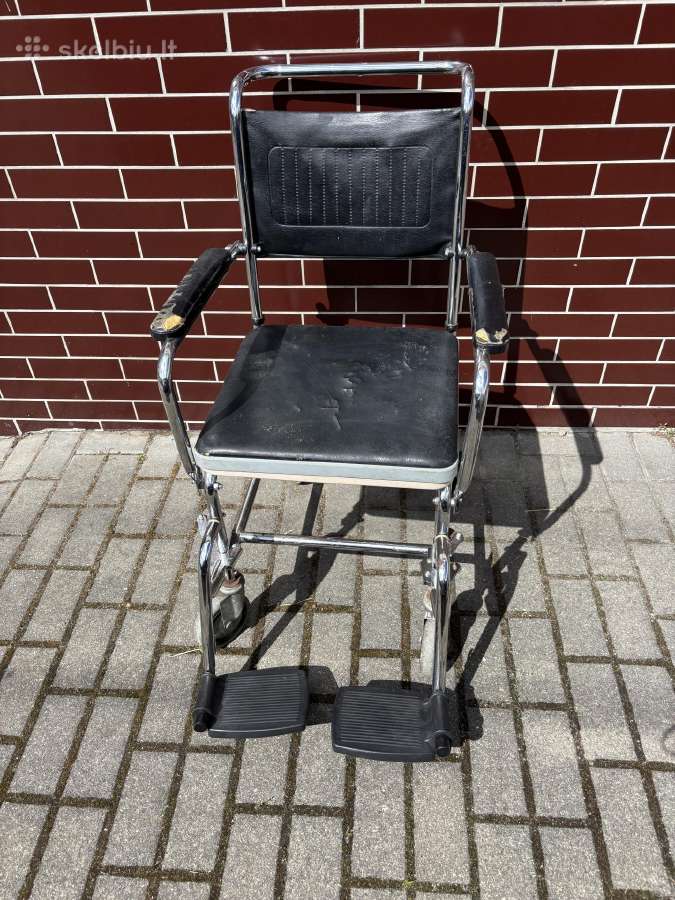 Dovanoju neįgaliojo kėdę- tualetą