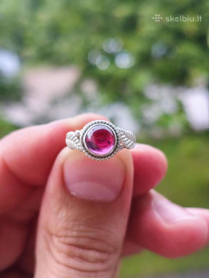 Sidabrinis žiedas su natūraliu Rhodolite Granatu