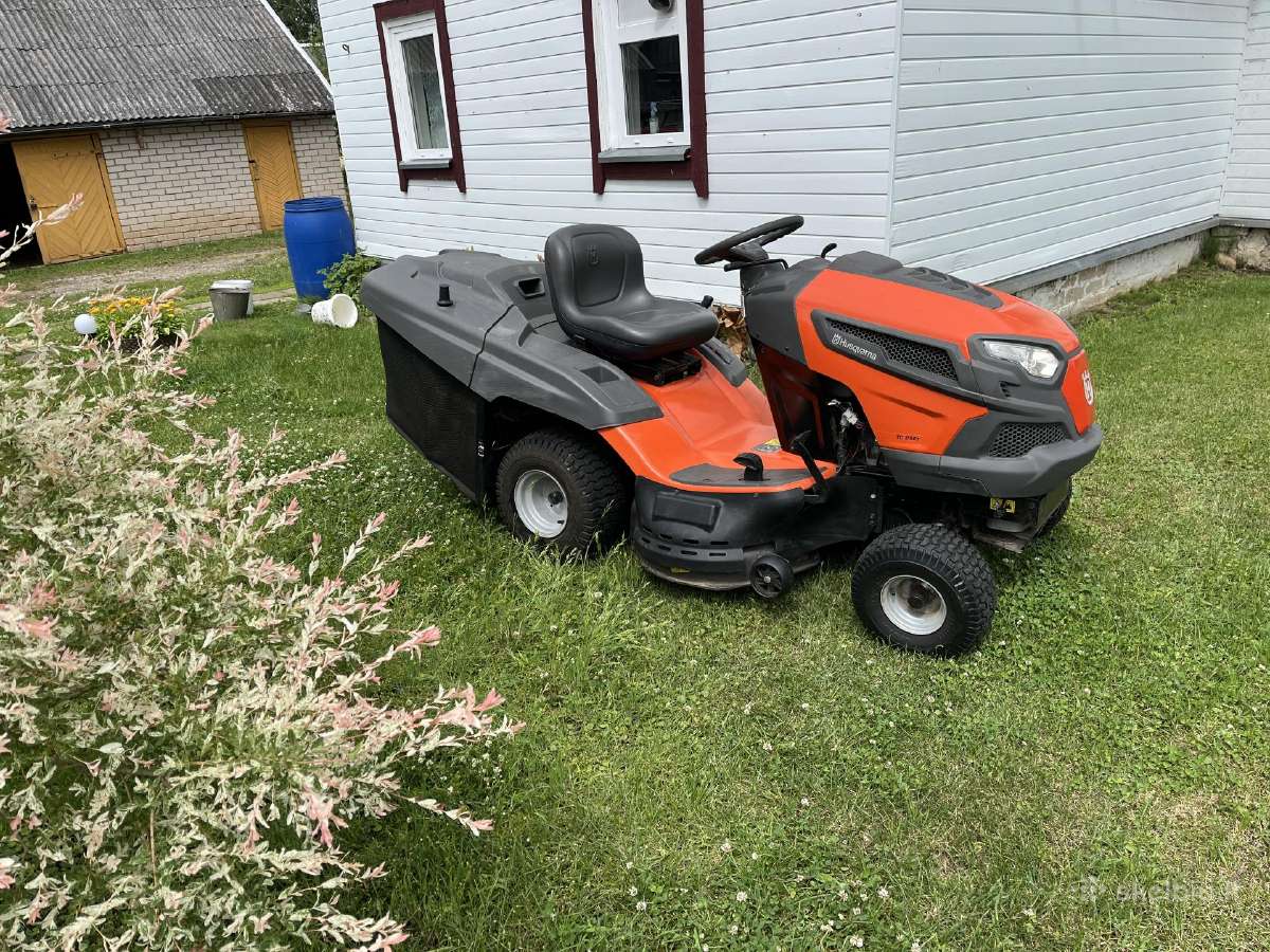 Parduodamas Husqvarna 238t traktoriukas