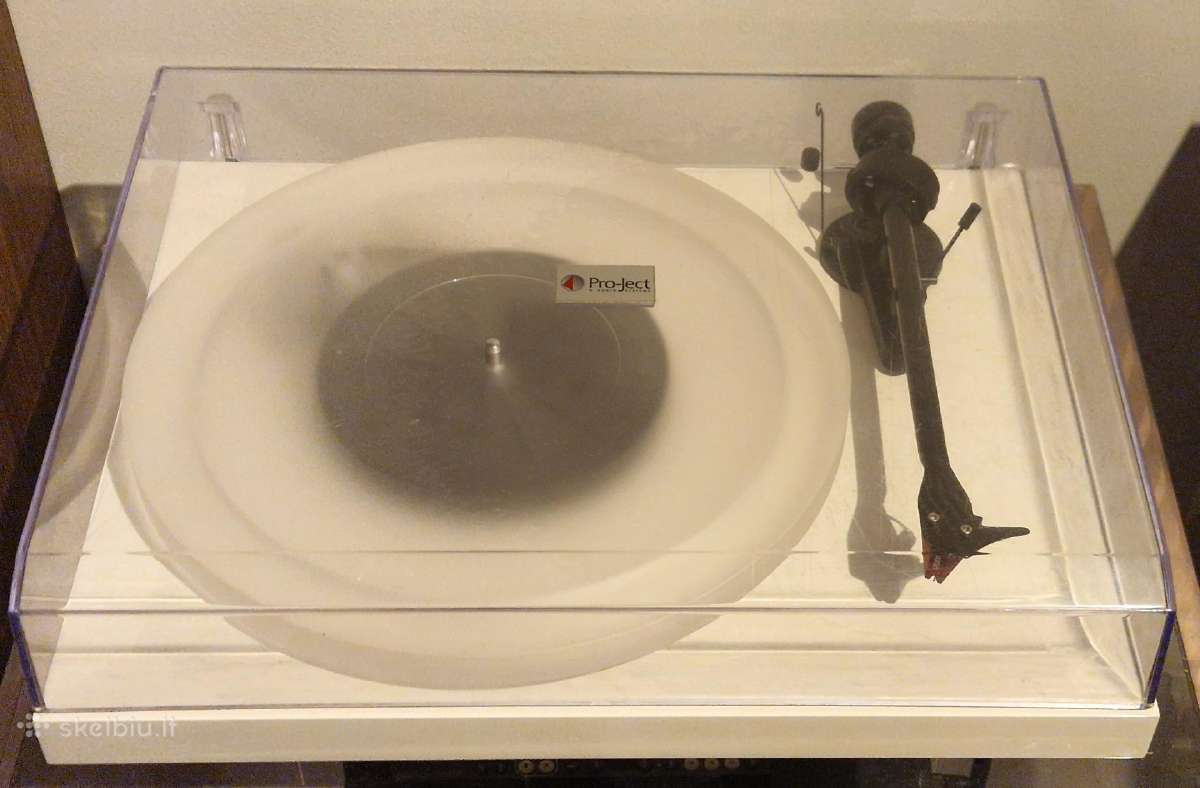 Patefonas Pro-ject Debut Carbon 2 su nauja adata