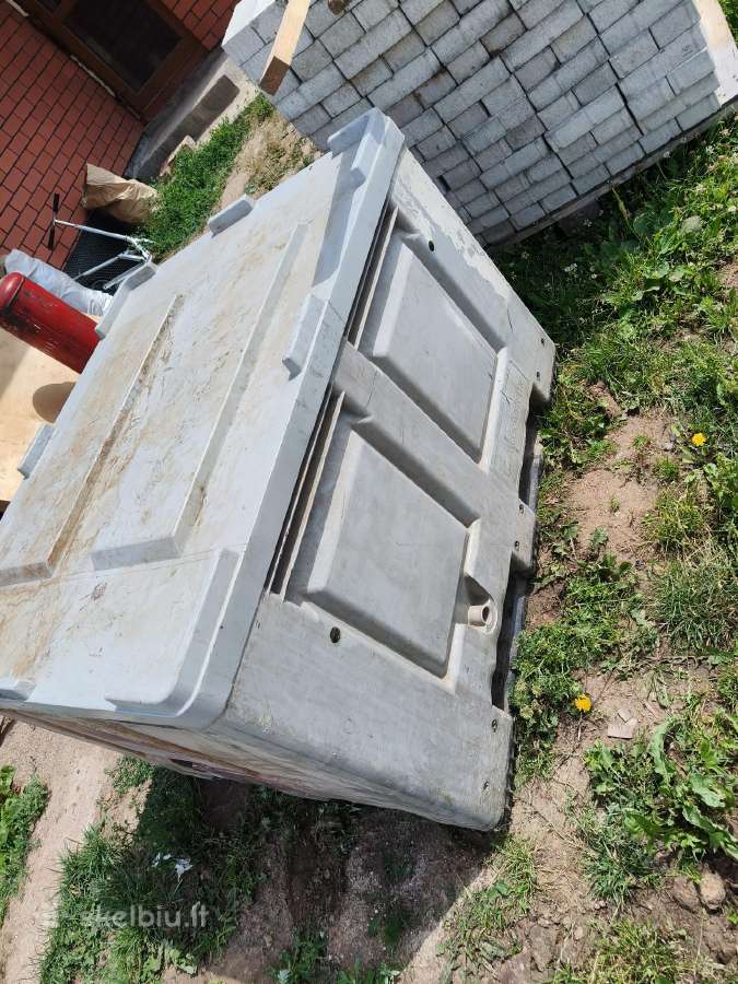 Plastikinė dėžė su dangčiu 500l