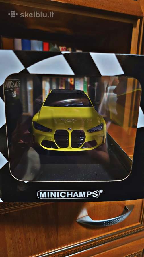 Bmw m4 1/18 mastelis