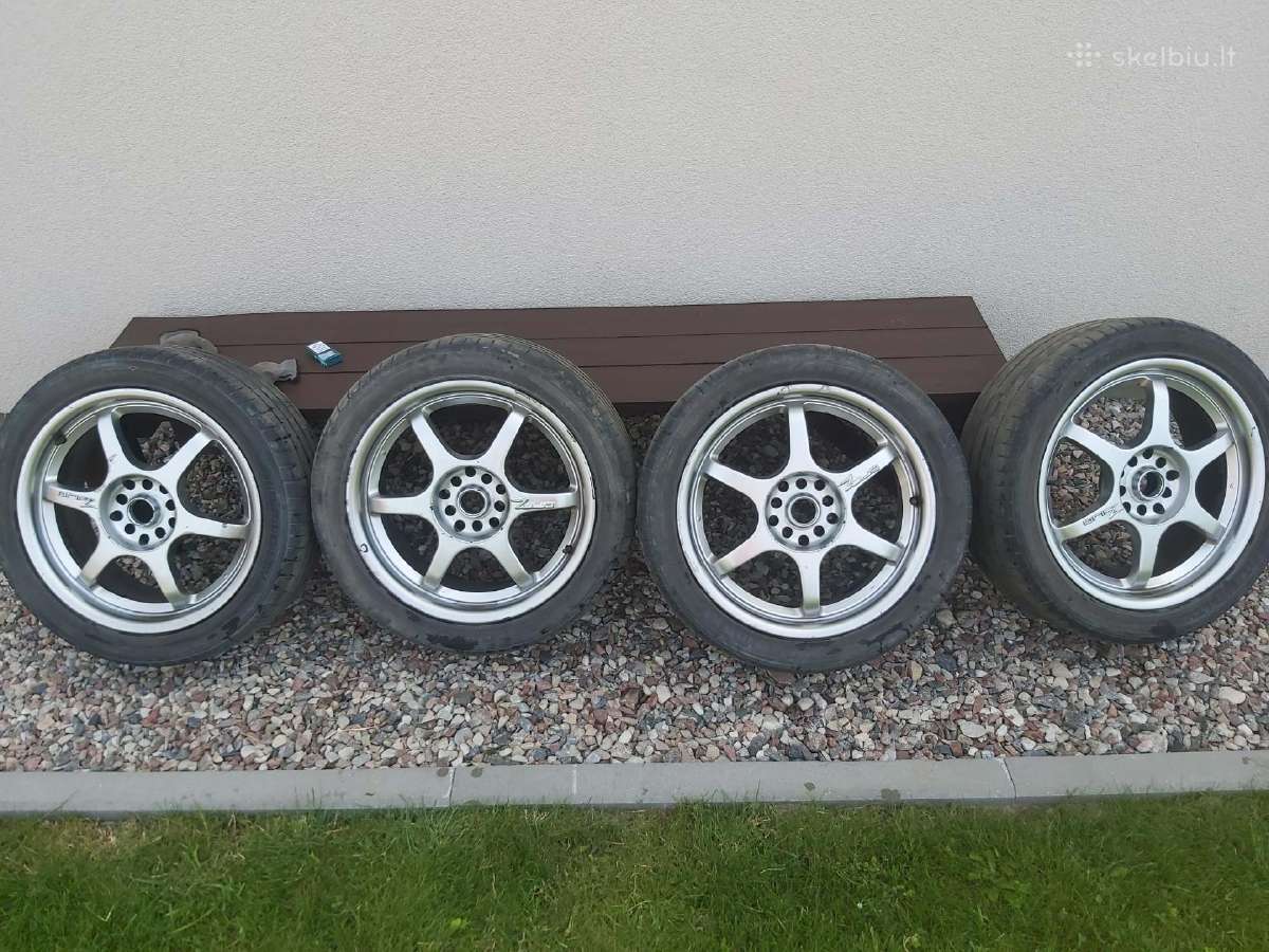Ratlankiai R17 buvo uzdeti ant VW golf 4 .5 skyles