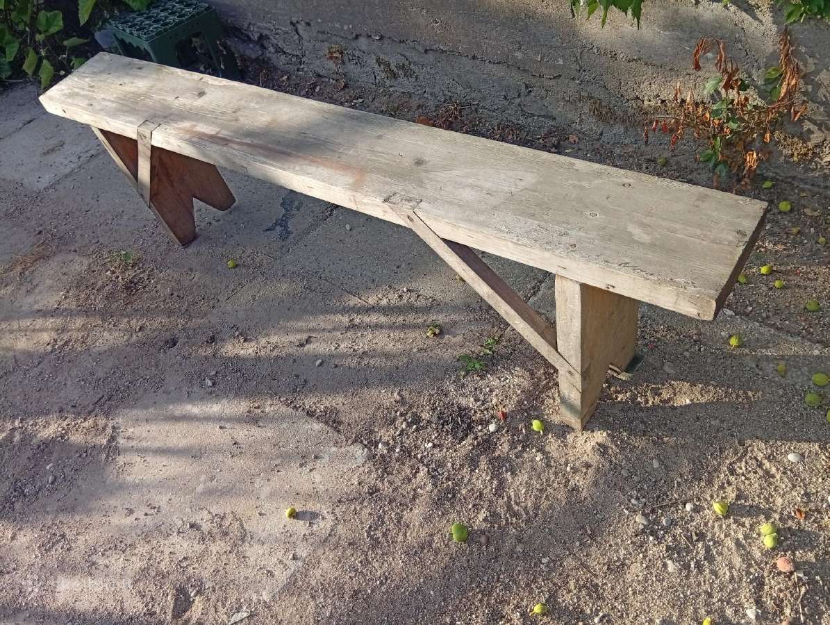 Natūralaus medžio suolas