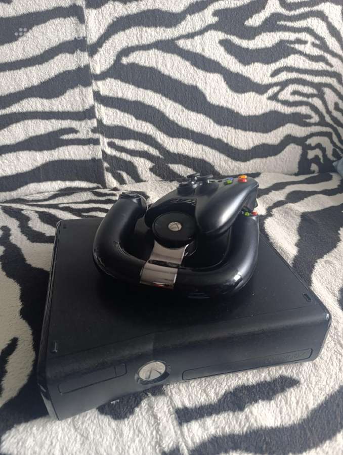 Parduodu „Xbox 360“ su 191 žaidimu