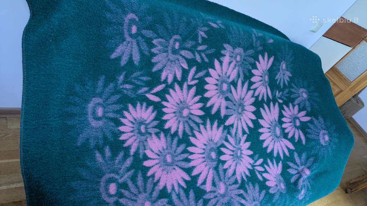 Parduodu senovine neblogos būklės vilnone kaldra
