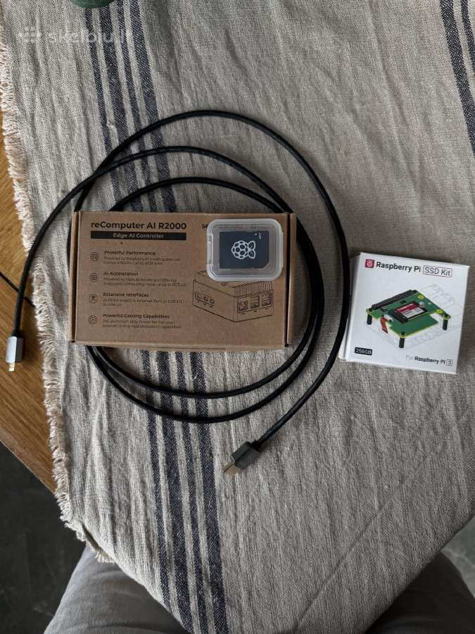 Seeed Studio recomputer Ai R2000 + SSD Kit
