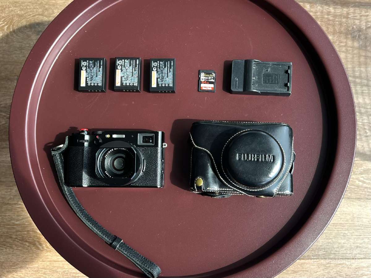 Fujifilm X100v