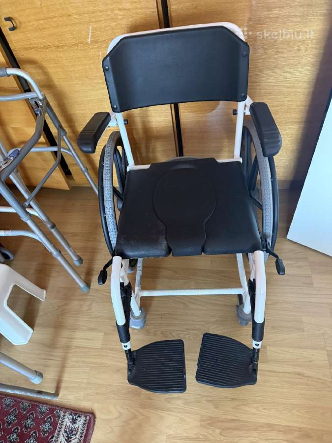 Neįgaliojo vežimėlis su integruotu tualeto funkcio - nuotraukos Nr. 3