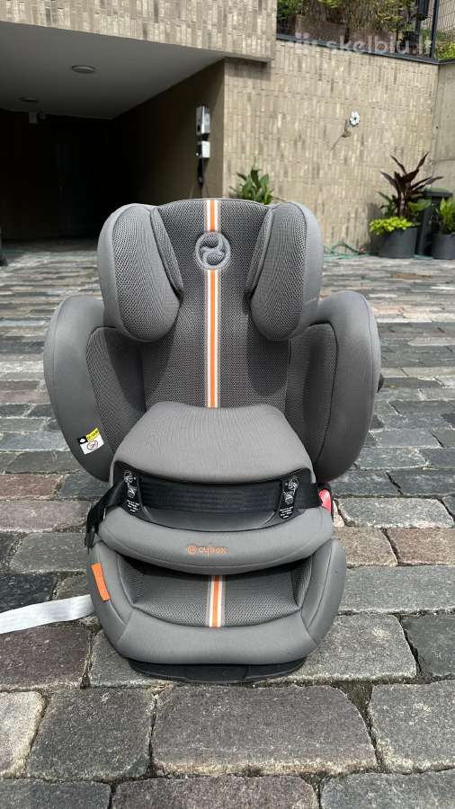 Parduodama saugi „Cybex Pallas G i-size“ automobil