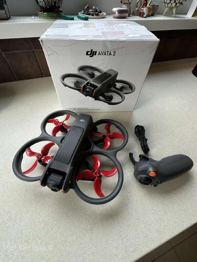 Dronas Dji avata su baterija ir Dji Motion RC 3