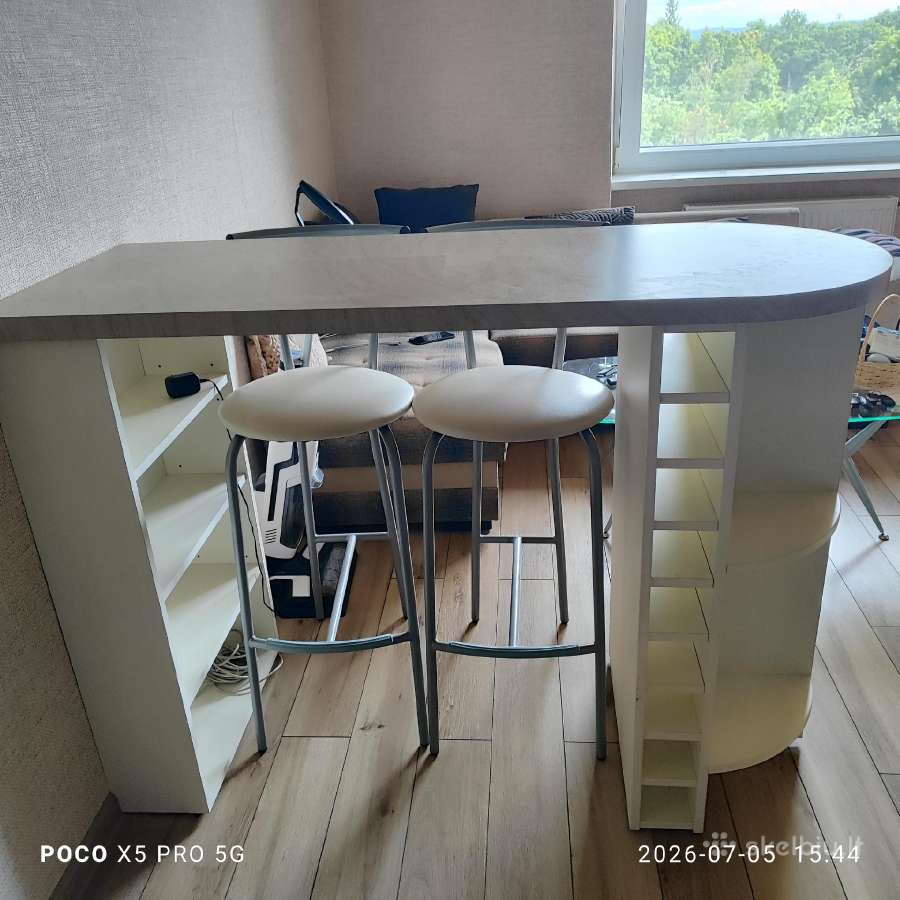 Baras aukštis 106 plotis 57 ilgis 146 ir 4 kėdes