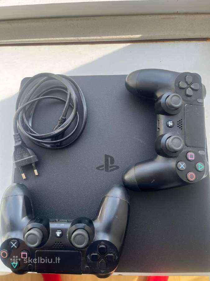 Playstation 4 500gb su 2 Dualshock pulteliai