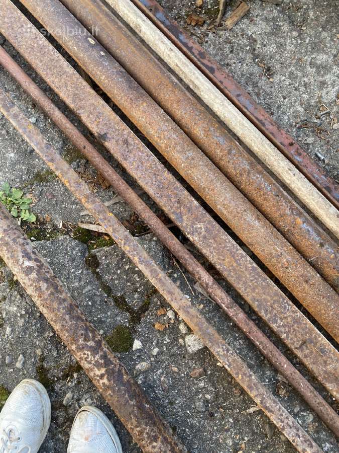 Geležinkelio bėgis, vamzdžiai metaliniai pigiai