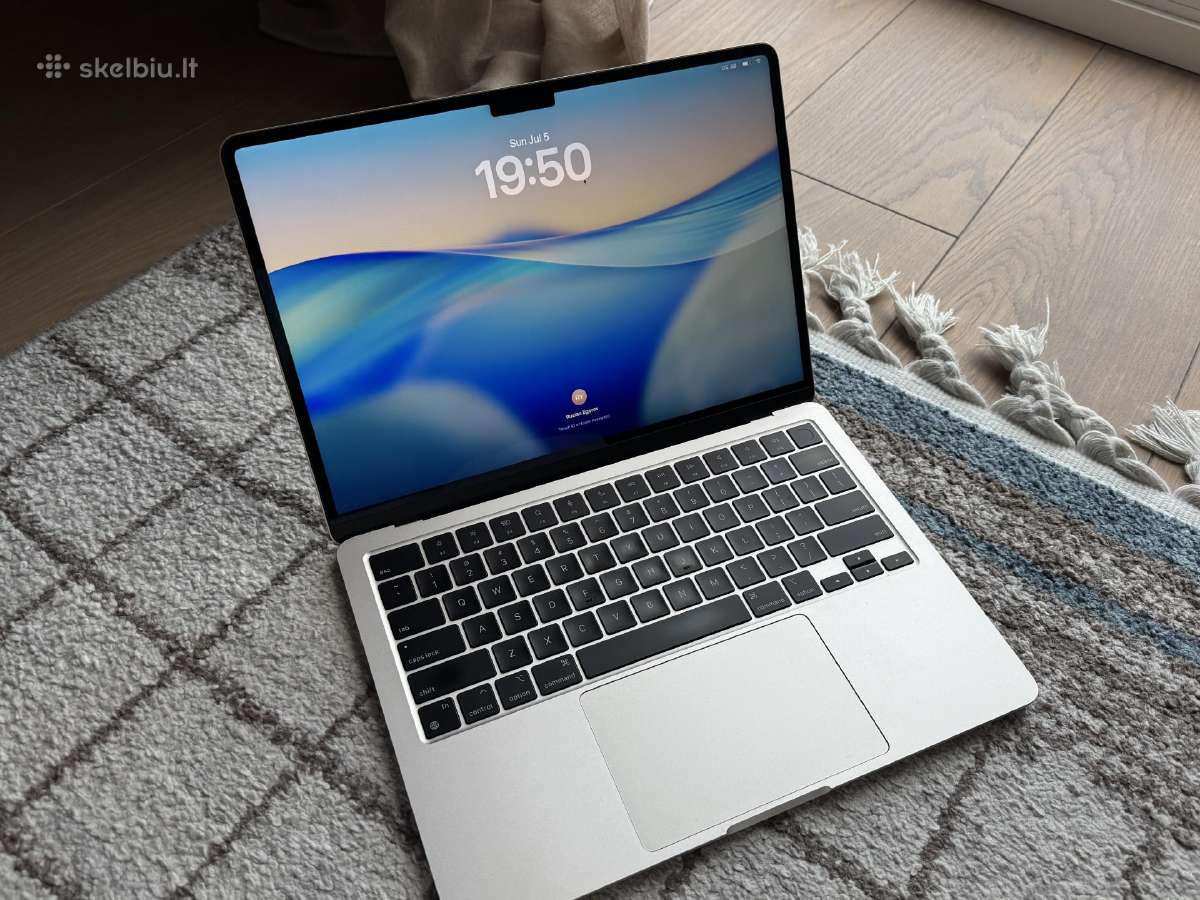 MacBook Air 13" M3 (8gb / 256gb)
