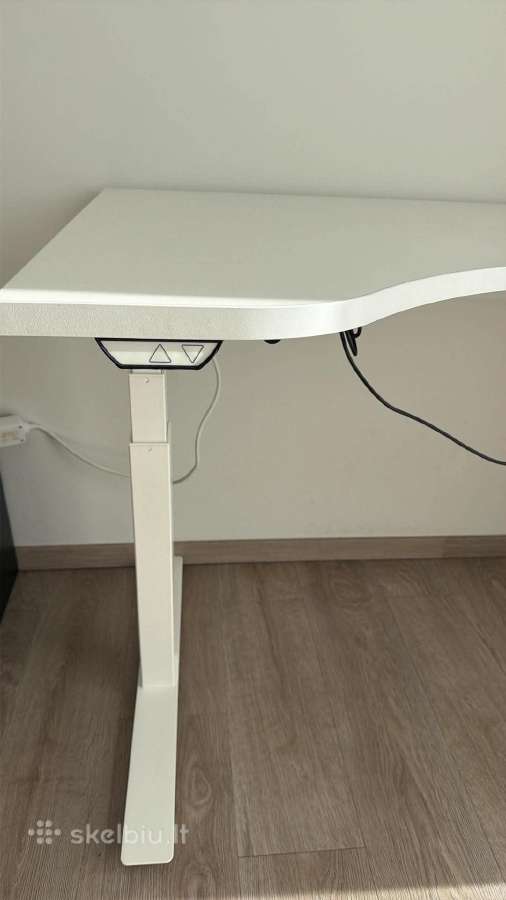 Parduodamas elektrinis reguliuojamo aukščio darbo