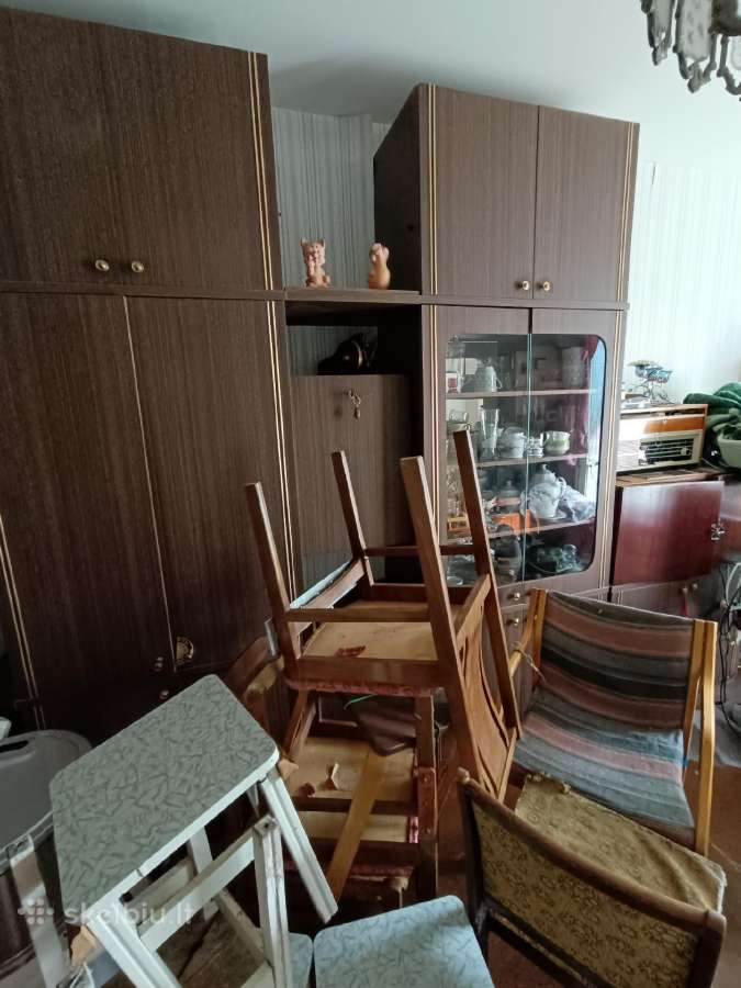 Dovanoju spintas ,sekcija,kedes, televizorių