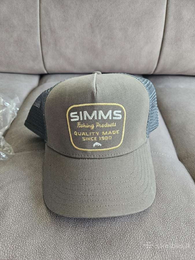 Simms kepurė nauja