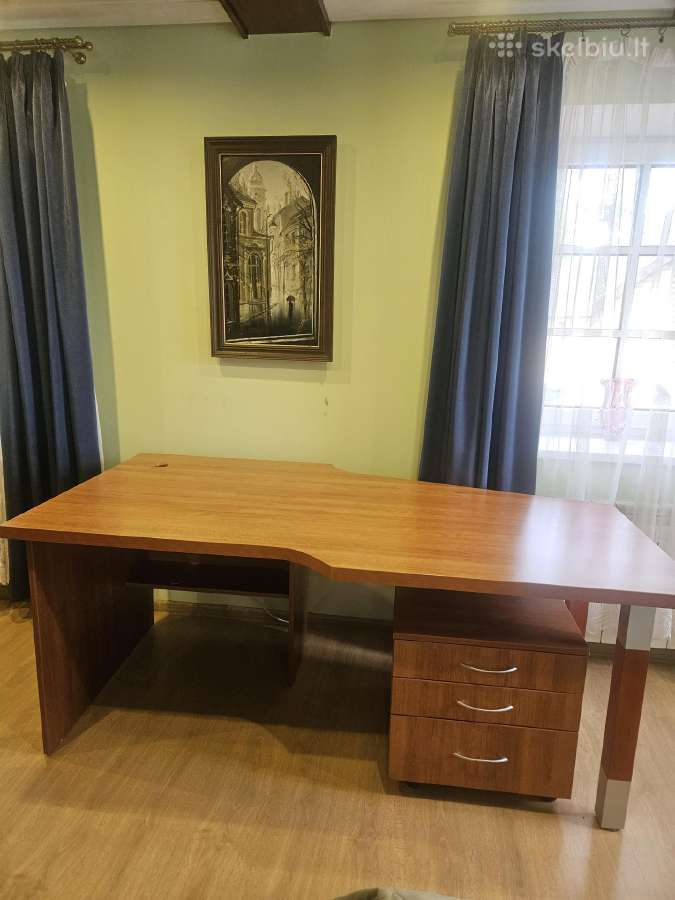 Parduodu puikios būklės rašomąjį stalą