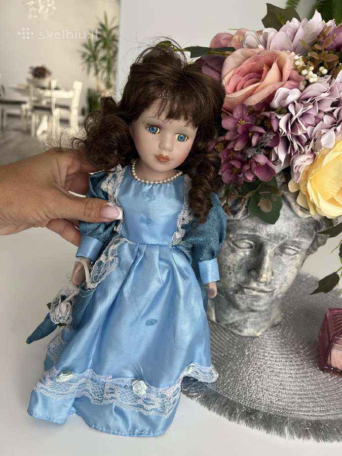 Porcelianine lėle 30 cm aukščio