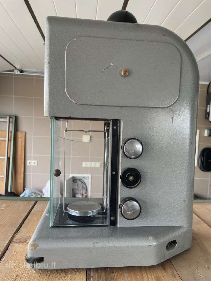 Vintažinės analitinės svarstyklės 100 Eur