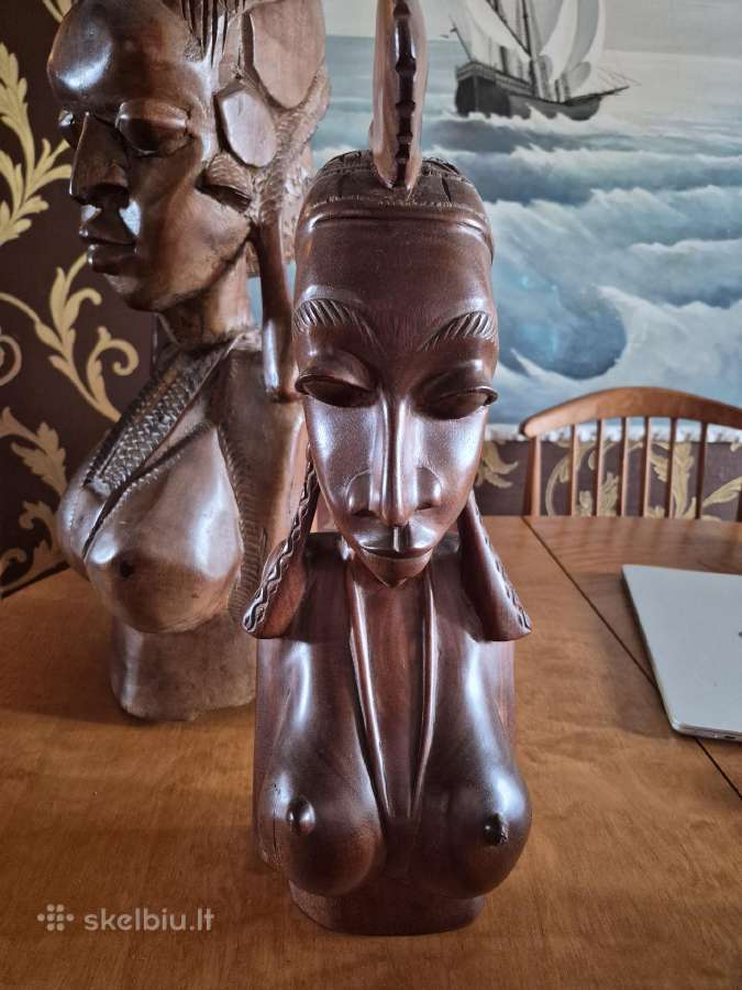 Pardupdamos tikros afrikietiškos statūlos