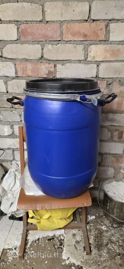 Parduodu plastikines statines 60 litru