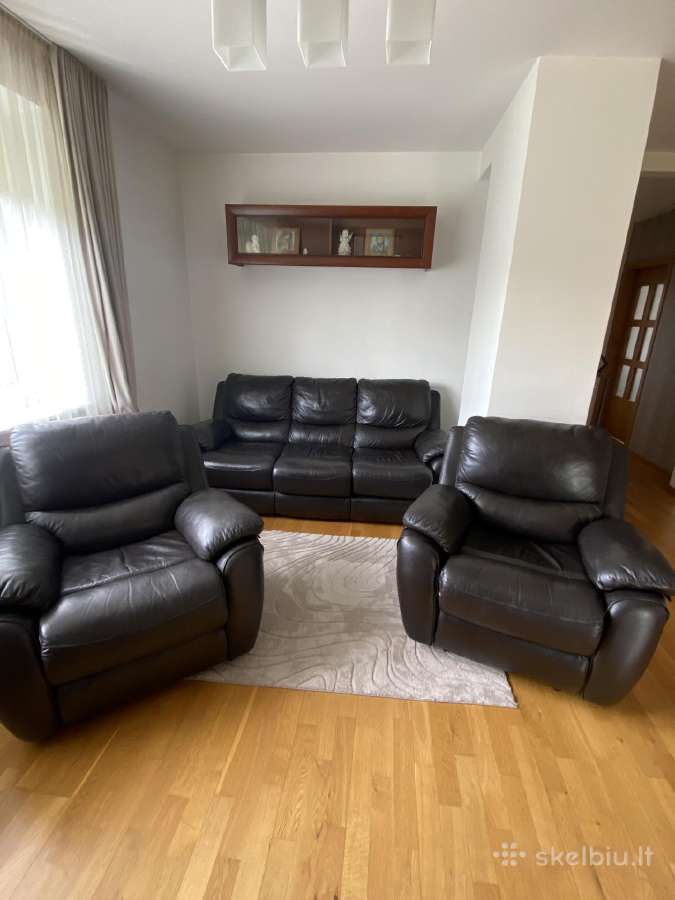 Odinė miegama sofa ir 2 reklaineriai foteliai