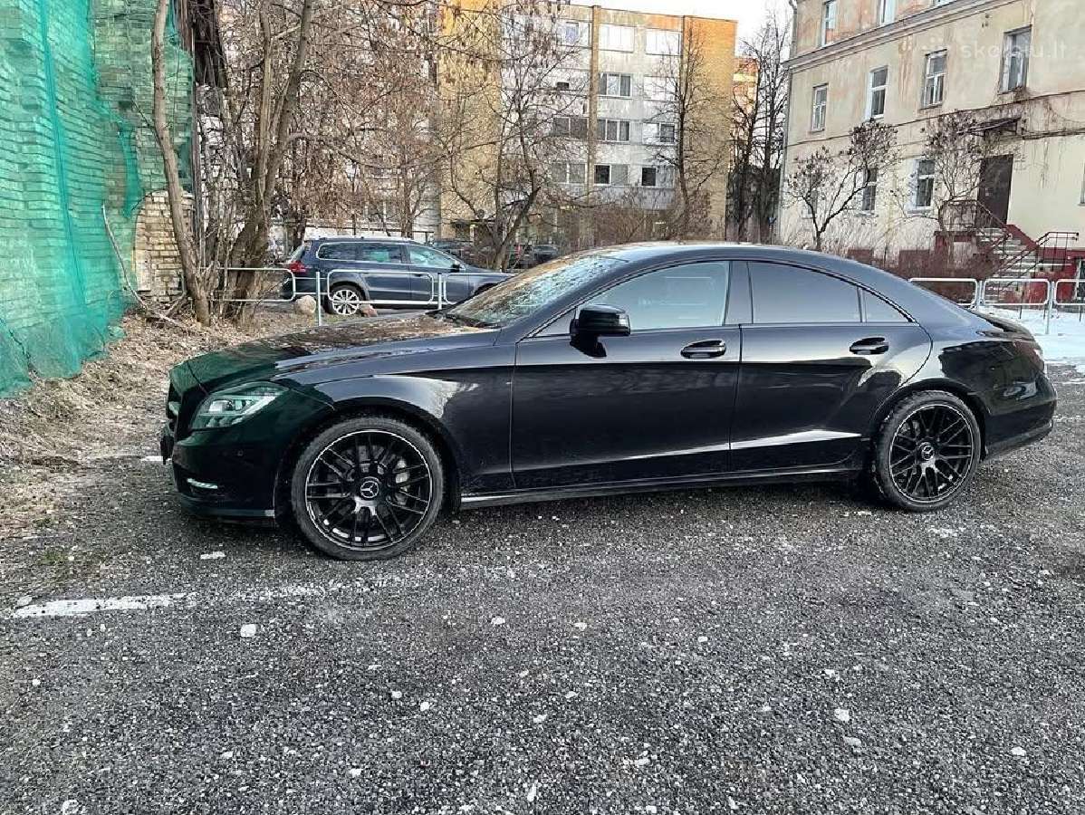 Parduodami Mercedes-benz R19 ratlankiai.