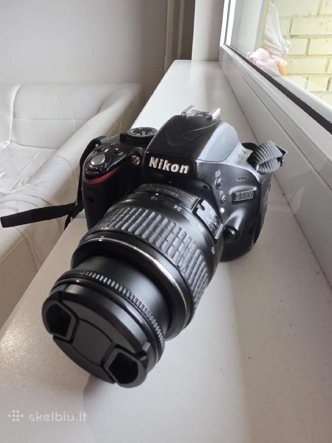 Nikon D5100 su Af-s Nikkor 18-55mm su objektyvu