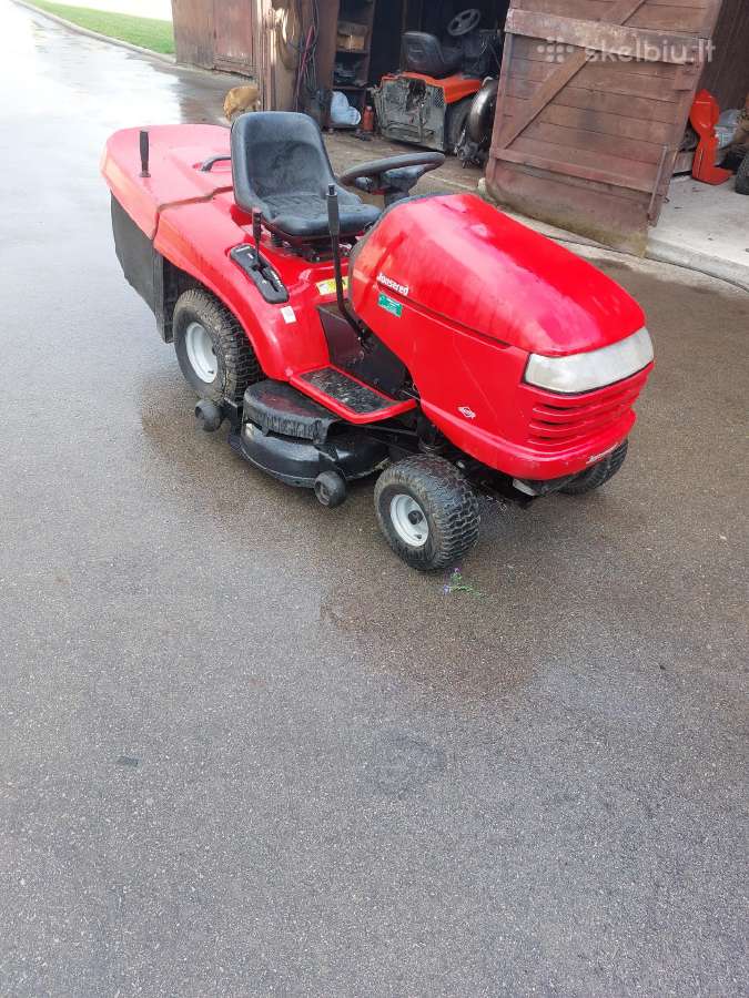 Parduodu žoliapjovę-traktor Jonsered su krepšiu